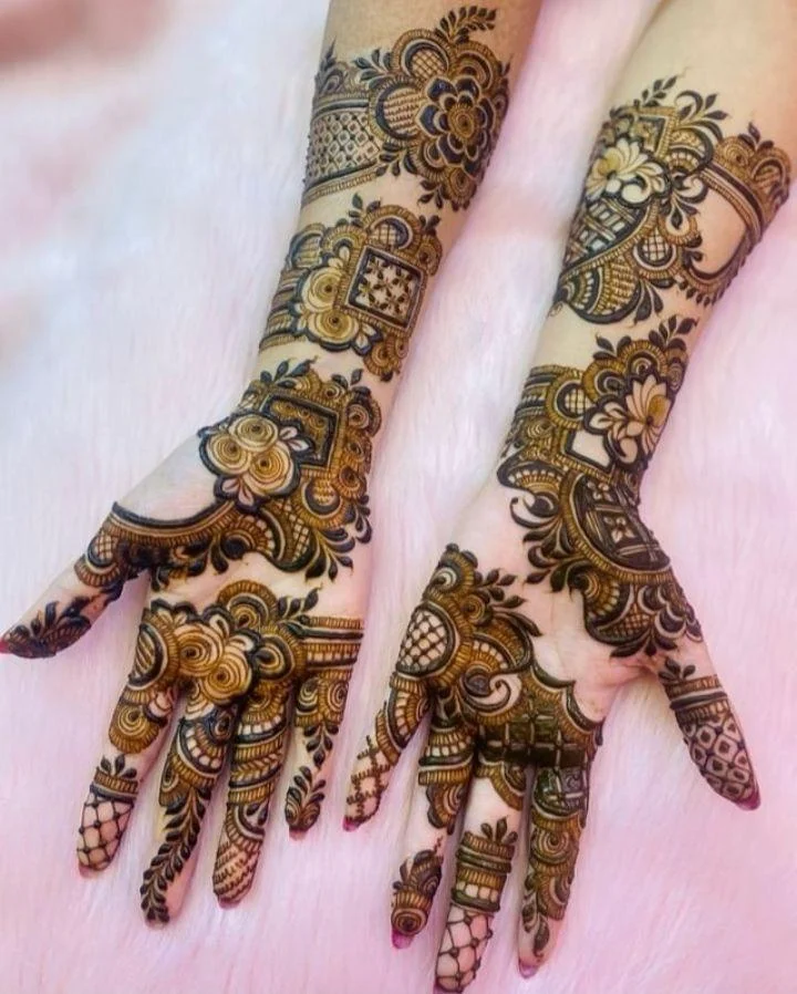 Henna design: bangle