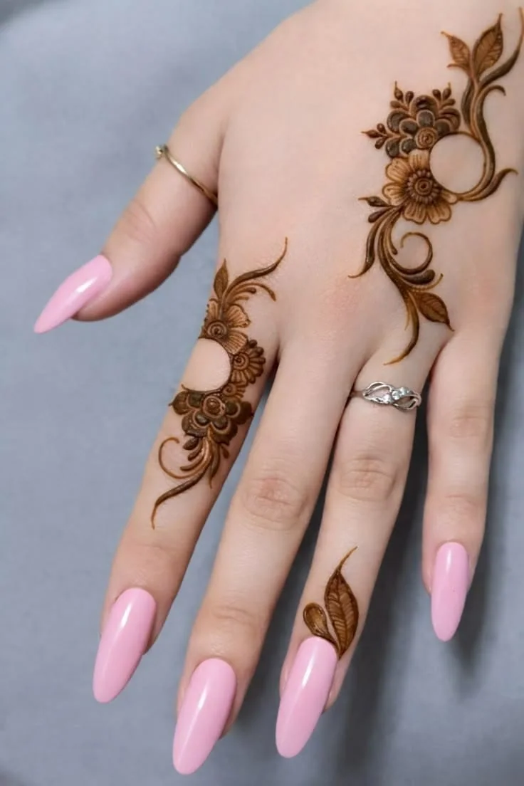 Minimal Henna — real henna design photo 3